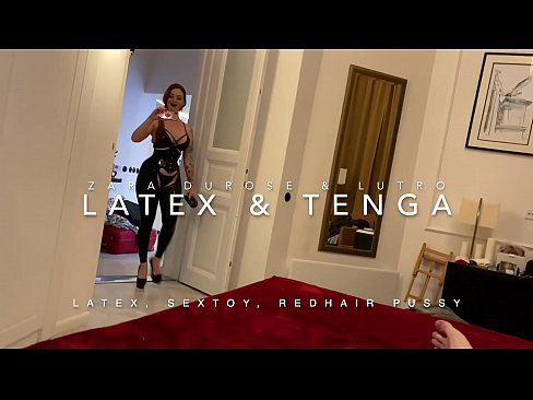 ❤️ Dada wa kambo mwenye kichwa chekundu akiwa amevalia vazi la latex alilobanwa na kaka wa kambo ❤